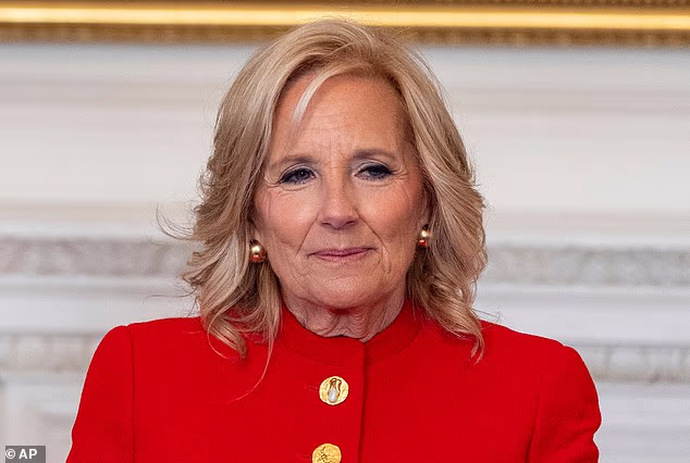 Il ruolo oscuro di Jill Biden nella campagna condannata di Kamala Harris esposto in una notizia bomba ha fatto trapelare il dossier del DNC sulla sconfitta del 2024