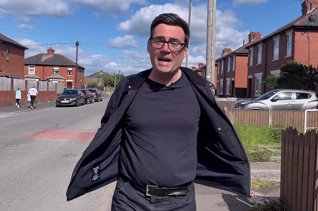 108825261-15843593-Andy_Burnham_in_a_campaign_video_ahead_of_the_Makerfield_by_elec-m-3_177956428318.avif