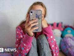 TikTok e YouTube “non sono abbastanza sicuri” per i bambini, afferma Ofcom