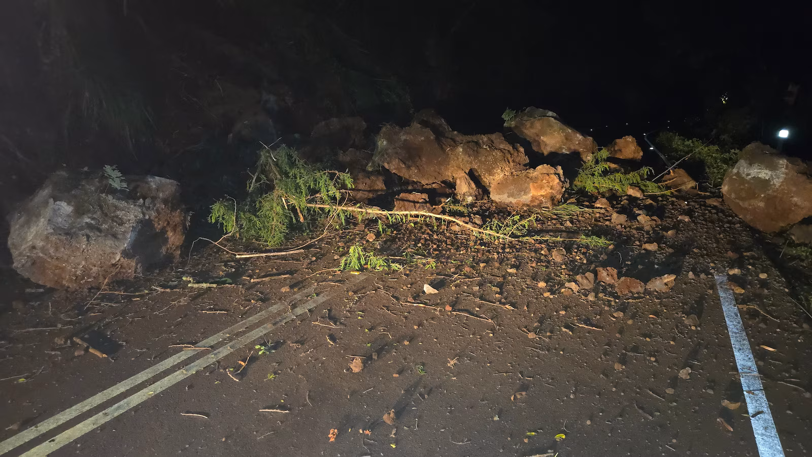 earthquake-rock-slide-ht-jt-260523_1779542573639_hpMain_16x9.jpeg