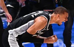 Nonostante la presenza di Victor Wembanyama, il viaggio degli Spurs verso le finali NBA è una storia di sacrificio, unità e convinzione.