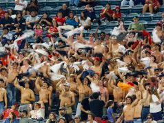 I tifosi frustrati degli Angels chiedono al proprietario Arte Moreno di vendere la squadra