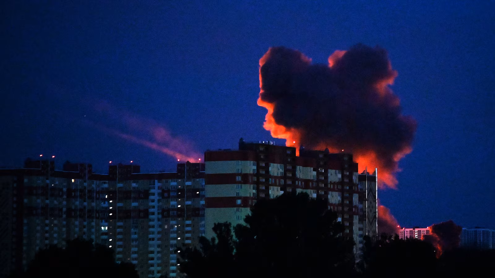La Russia lancia “orribili” attacchi missilistici e con droni contro l’Ucraina, uccidendo 14 funzionari